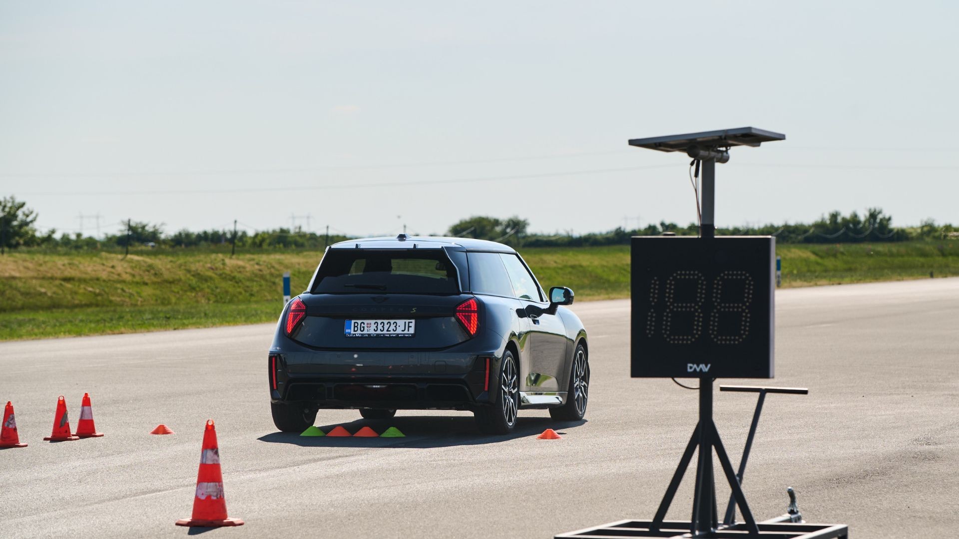 Potpuno električni MINI Cooper JCW na VIP BMW Biznis Ligi